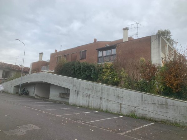 casa indipendente in vendita a Desenzano del Garda