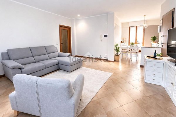 appartamento in vendita a Desenzano del Garda in zona Rivoltella