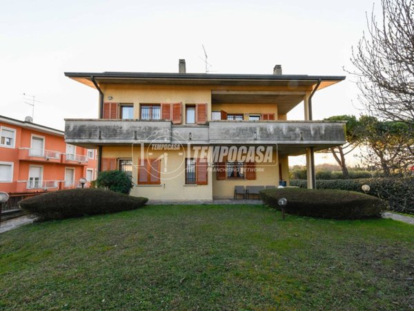 casa indipendente in vendita a Desenzano del Garda