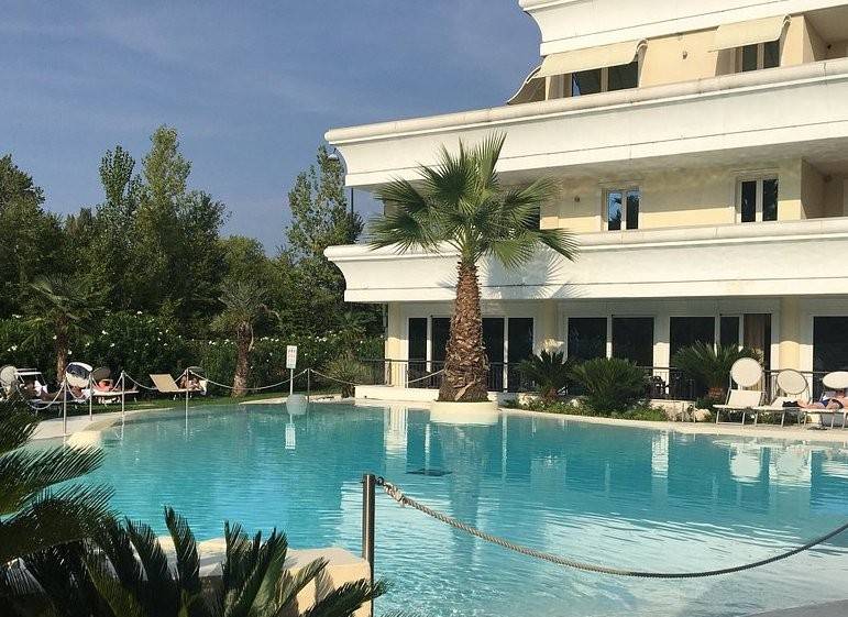 appartamento in vendita a Desenzano del Garda in zona Rivoltella