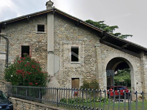casa indipendente in vendita a Desenzano del Garda