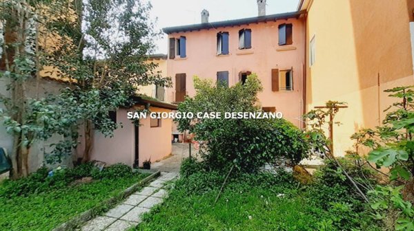casa indipendente in vendita a Desenzano del Garda