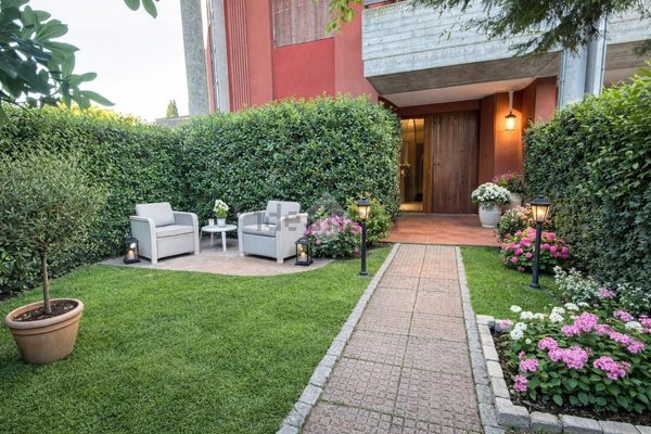 appartamento in vendita a Desenzano del Garda in zona Rivoltella