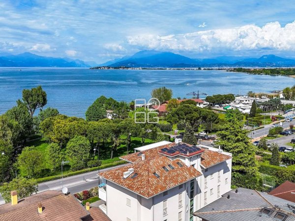 appartamento in vendita a Desenzano del Garda in zona Rivoltella