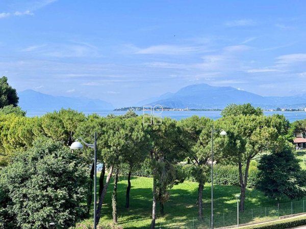 appartamento in vendita a Desenzano del Garda in zona Rivoltella