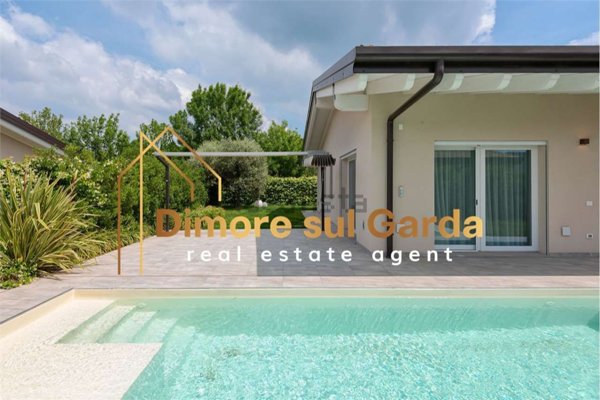 casa indipendente in vendita a Desenzano del Garda
