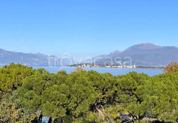 appartamento in vendita a Desenzano del Garda in zona Rivoltella