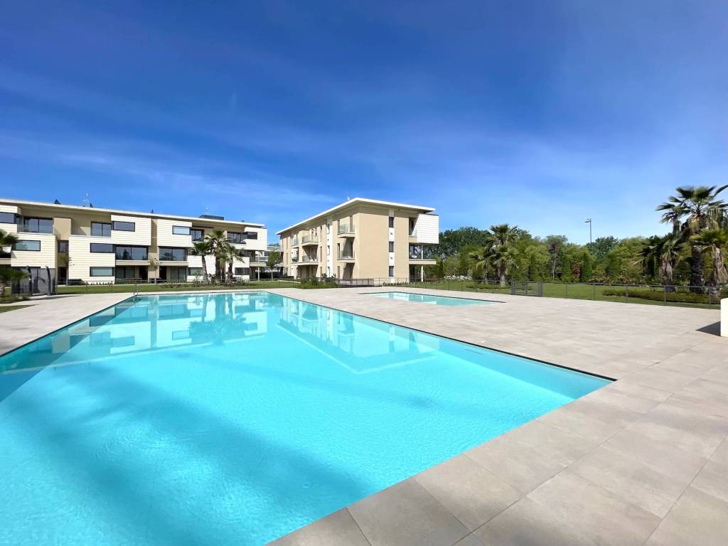 appartamento in vendita a Desenzano del Garda in zona Rivoltella