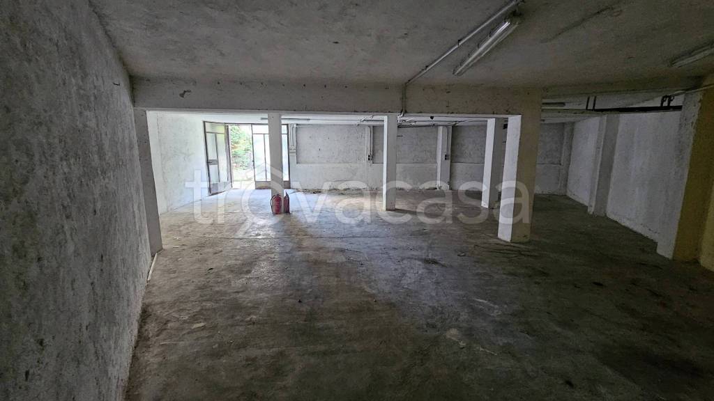 locale di sgombero in vendita a Desenzano del Garda