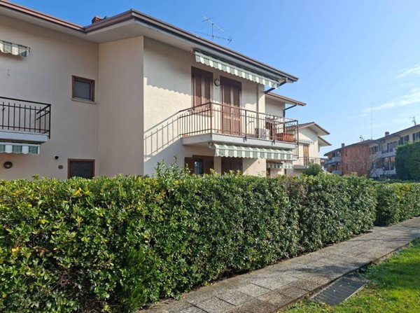 appartamento in vendita a Desenzano del Garda in zona Rivoltella
