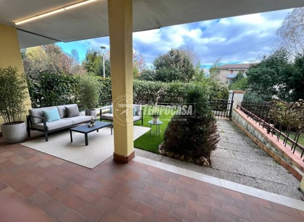 casa indipendente in vendita a Desenzano del Garda in zona Campeggio sul Vò