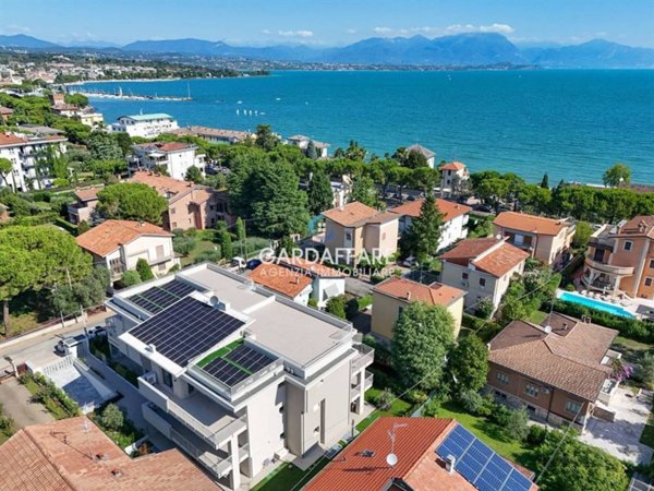 appartamento in vendita a Desenzano del Garda in zona Campeggio sul Vò