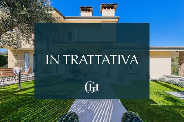 casa indipendente in vendita a Desenzano del Garda in zona Campeggio sul Vò