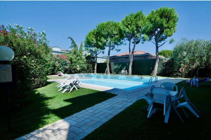 appartamento in vendita a Desenzano del Garda in zona Rivoltella