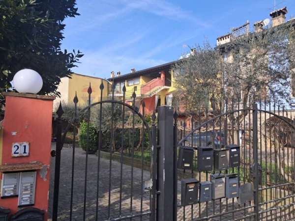 appartamento in vendita a Desenzano del Garda in zona Vaccarolo