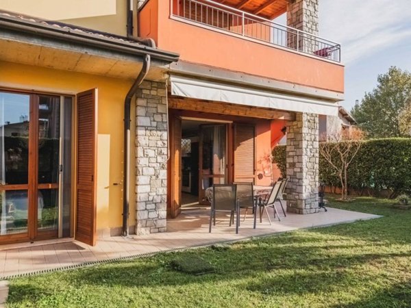 appartamento in vendita a Desenzano del Garda in zona Rivoltella