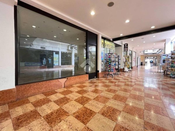 negozio in vendita a Desenzano del Garda