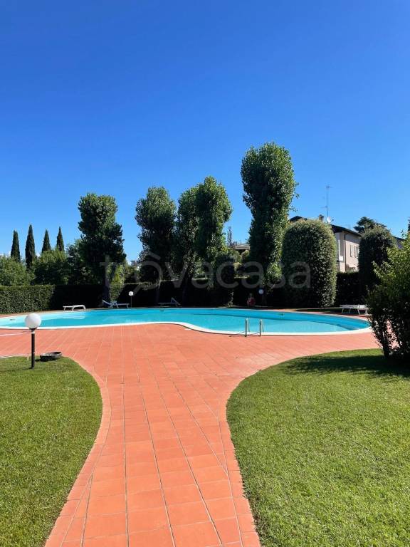 appartamento in vendita a Desenzano del Garda in zona Rivoltella