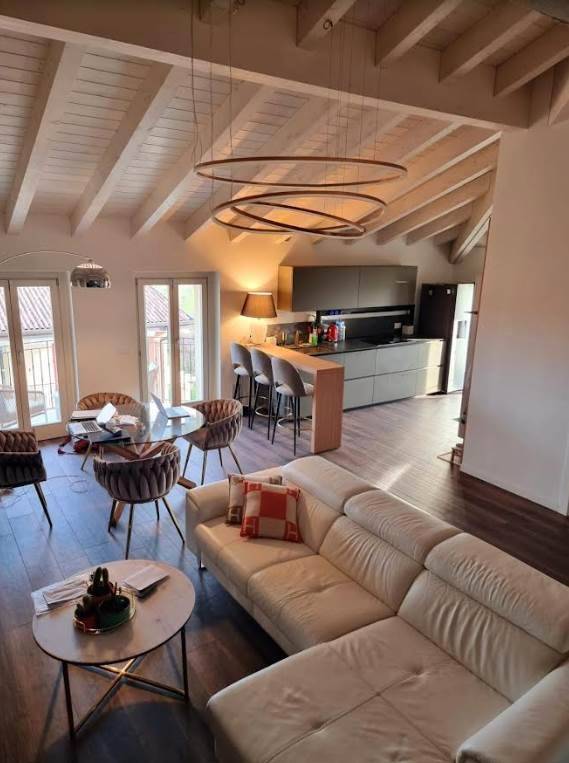 appartamento in vendita a Desenzano del Garda in zona Rivoltella