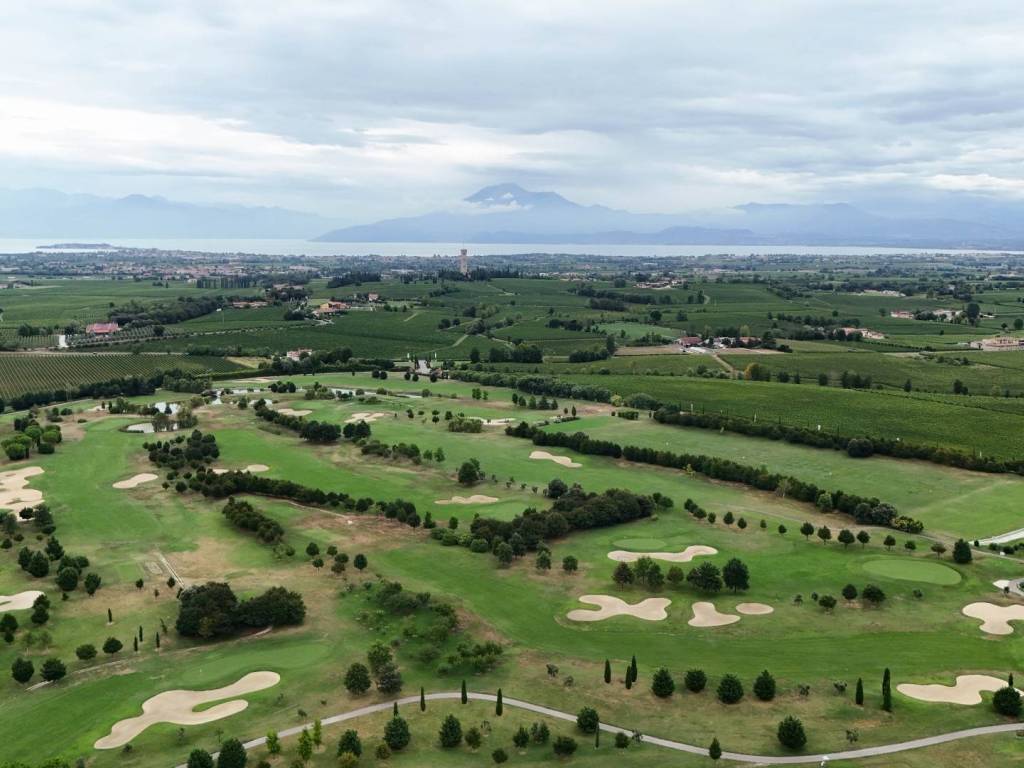 casa indipendente in vendita a Desenzano del Garda