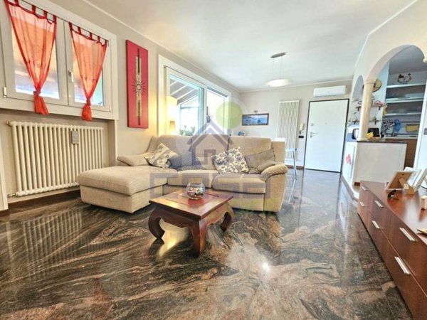 appartamento in vendita a Desenzano del Garda in zona Rivoltella