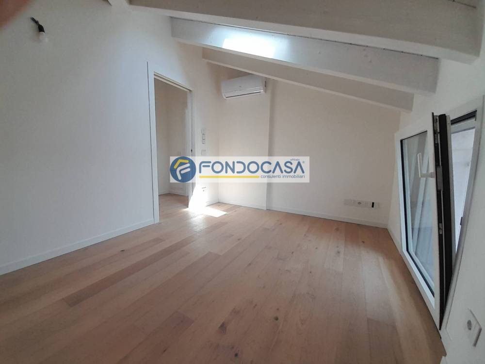 appartamento in vendita a Desenzano del Garda in zona Rivoltella