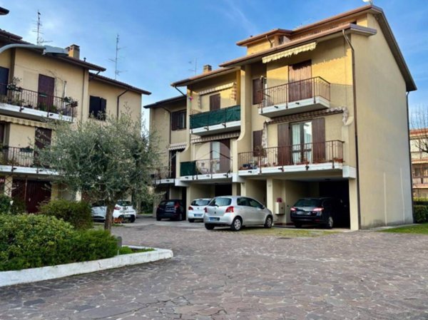 casa indipendente in vendita a Desenzano del Garda in zona Rivoltella