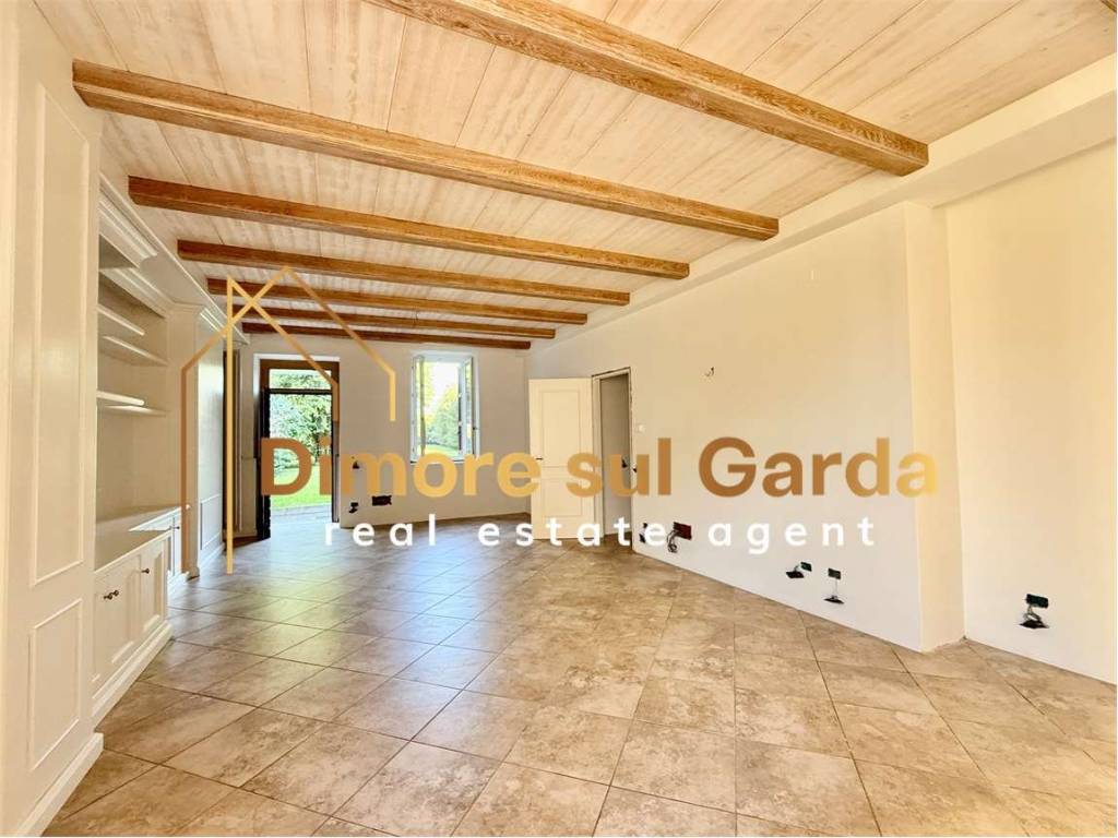 appartamento in vendita a Desenzano del Garda in zona Vaccarolo