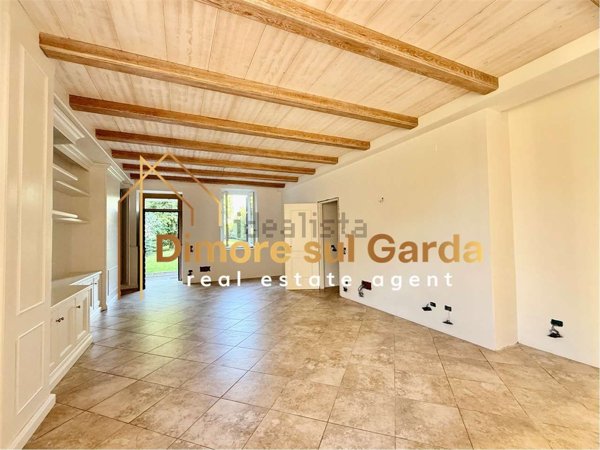 appartamento in vendita a Desenzano del Garda in zona Vaccarolo