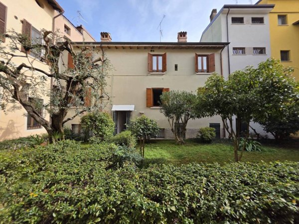 intera palazzina in vendita a Desenzano del Garda