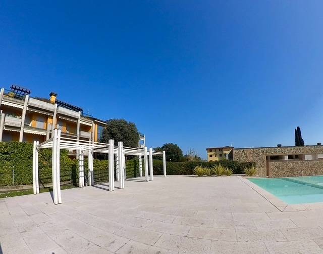 casa indipendente in vendita a Desenzano del Garda in zona Rivoltella