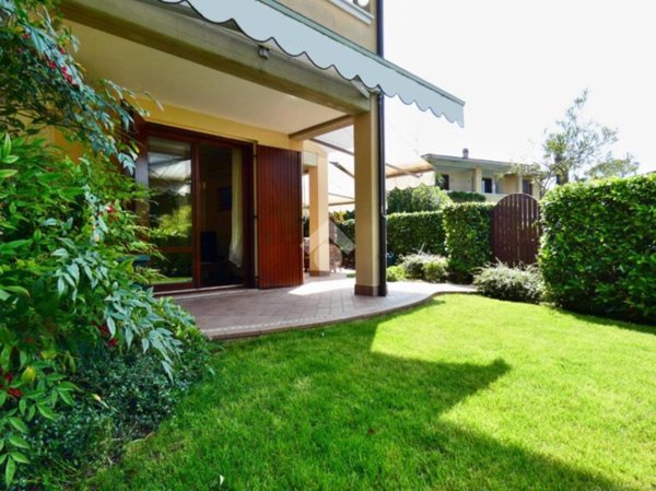 appartamento in vendita a Desenzano del Garda in zona Rivoltella