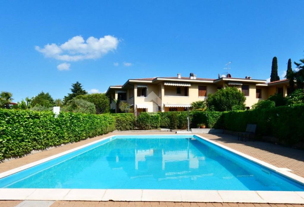 appartamento in vendita a Desenzano del Garda in zona Rivoltella