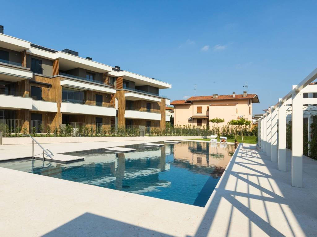 appartamento in vendita a Desenzano del Garda in zona Rivoltella