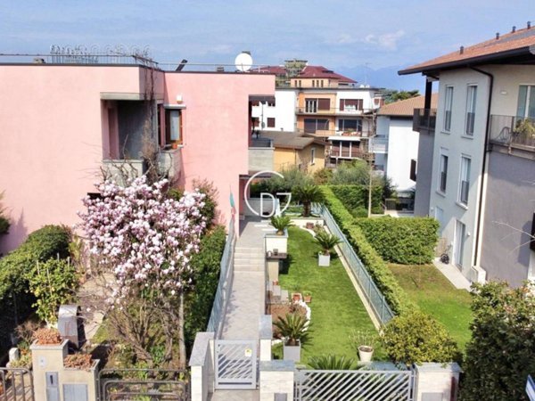 casa indipendente in vendita a Desenzano del Garda