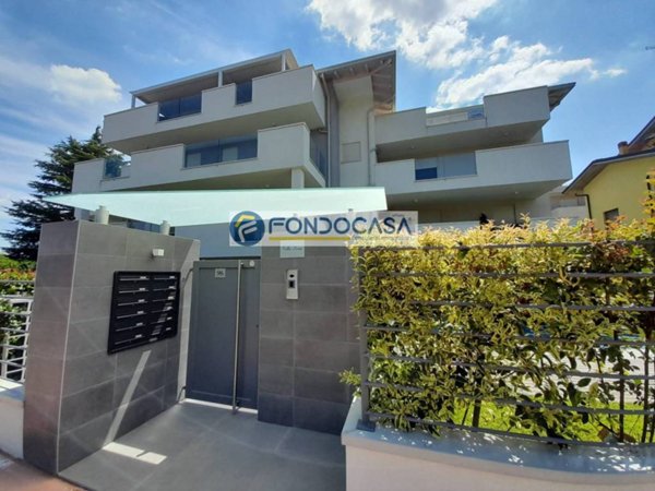 appartamento in vendita a Desenzano del Garda in zona Rivoltella