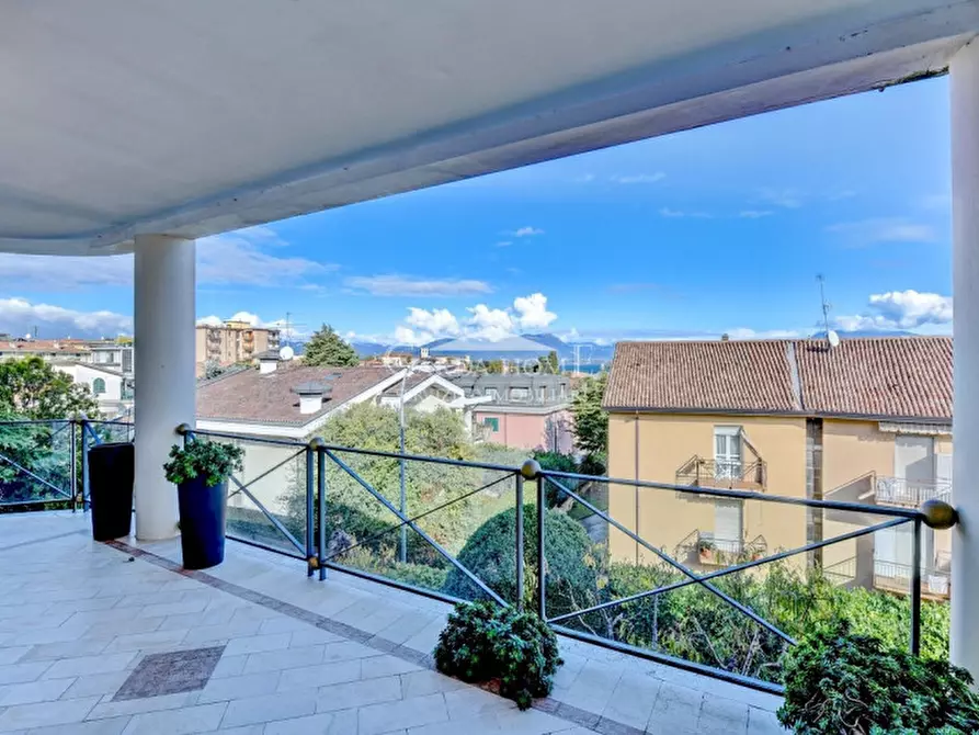 appartamento in vendita a Desenzano del Garda in zona Campeggio sul Vò