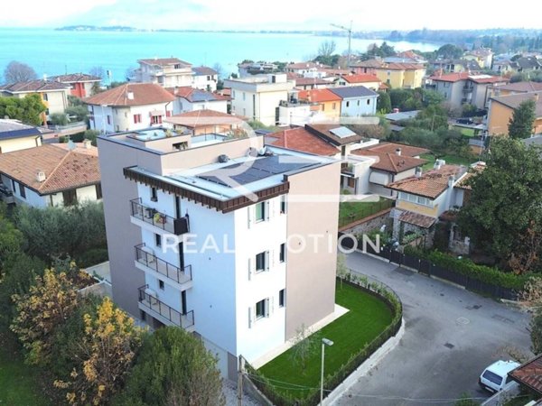 appartamento in vendita a Desenzano del Garda in zona Rivoltella