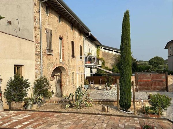 casa indipendente in vendita a Desenzano del Garda