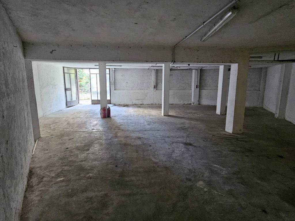 locale di sgombero in vendita a Desenzano del Garda