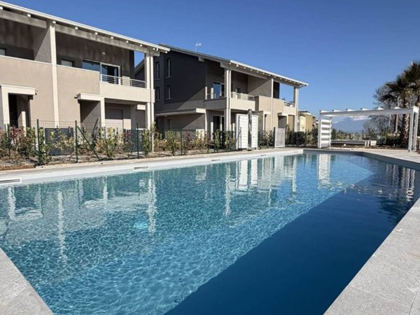 appartamento in vendita a Desenzano del Garda in zona Rivoltella