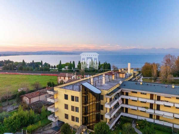 appartamento in vendita a Desenzano del Garda in zona Rivoltella