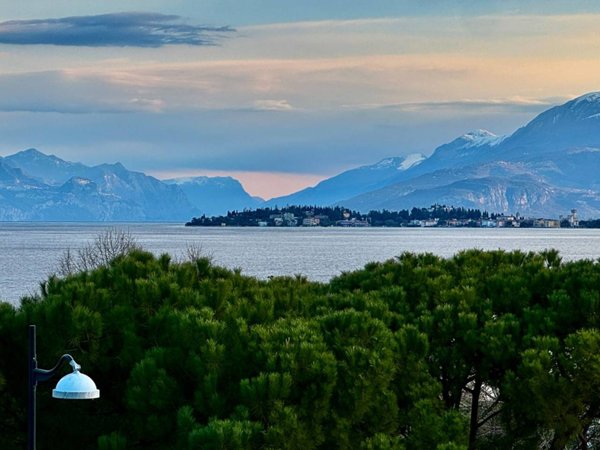 appartamento in vendita a Desenzano del Garda in zona Rivoltella