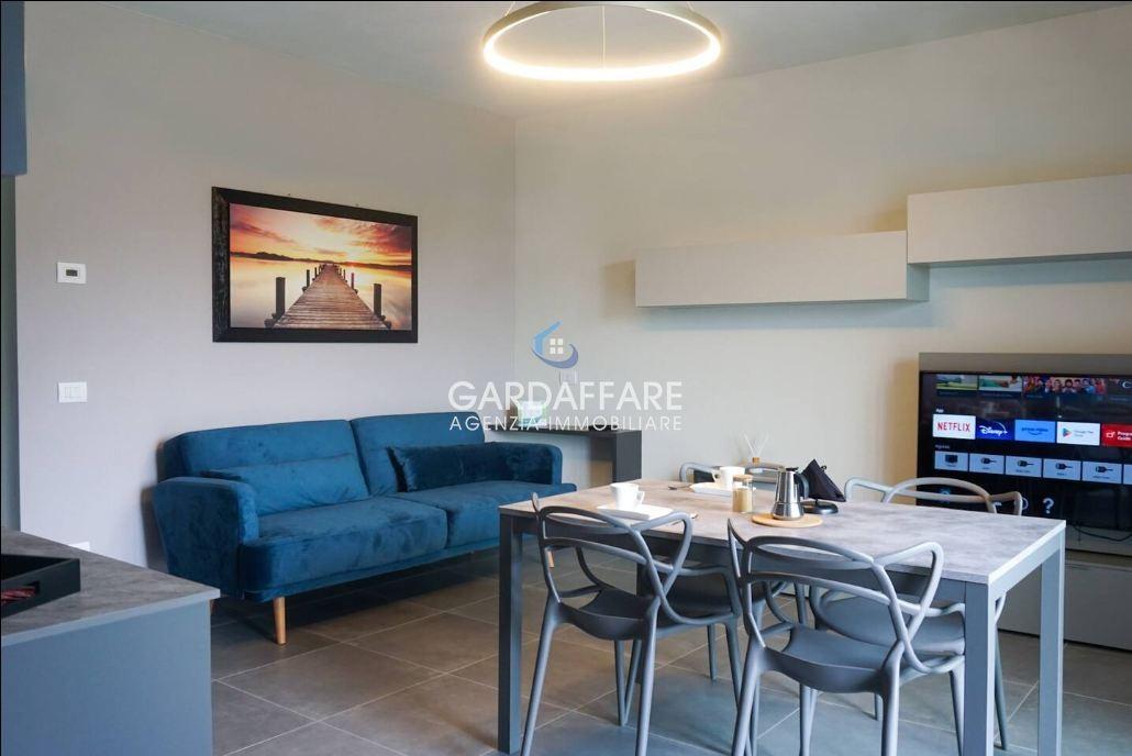 appartamento in vendita a Desenzano del Garda in zona Rivoltella