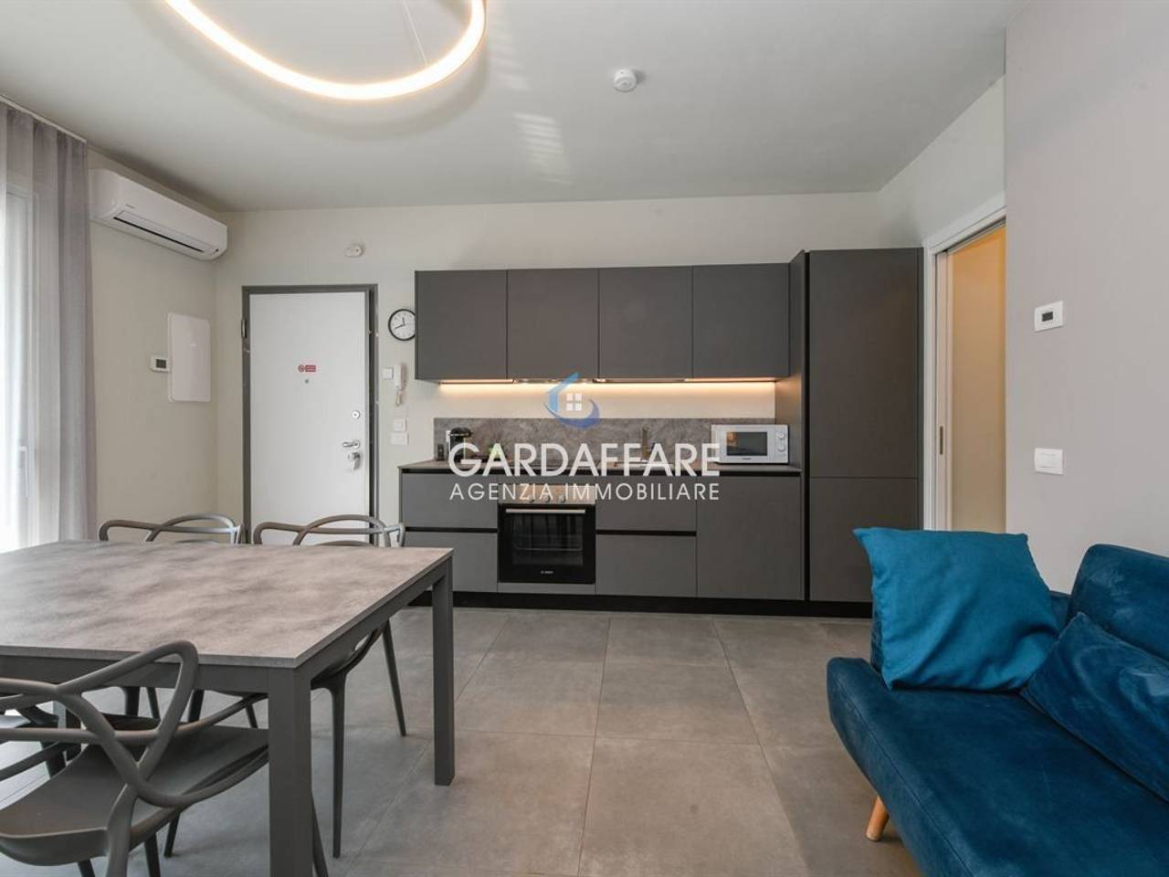 appartamento in vendita a Desenzano del Garda in zona Rivoltella