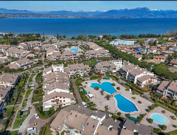 appartamento in vendita a Desenzano del Garda in zona Rivoltella