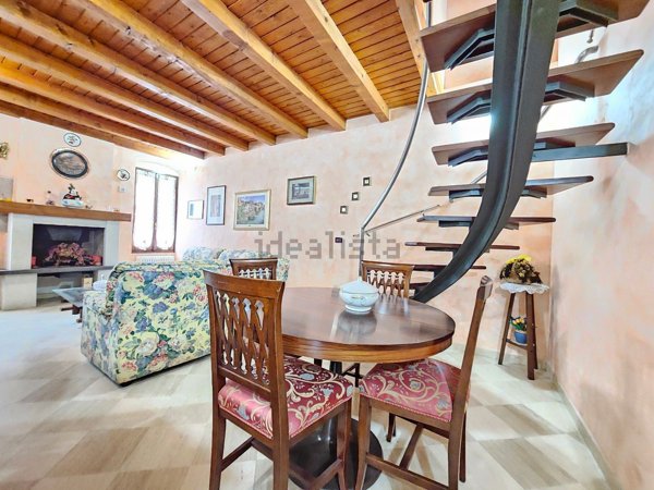 appartamento in vendita a Desenzano del Garda in zona Rivoltella