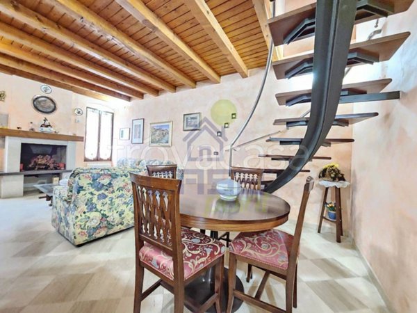 appartamento in vendita a Desenzano del Garda in zona Rivoltella