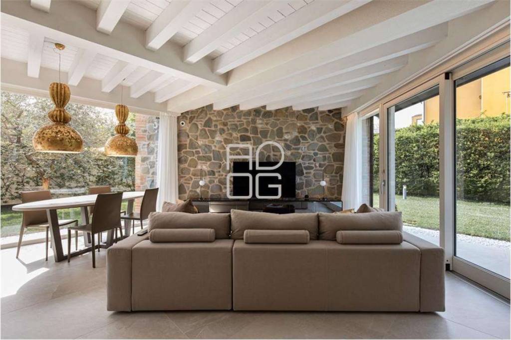 appartamento in vendita a Desenzano del Garda in zona Rivoltella