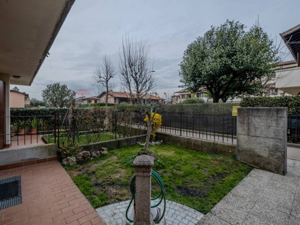 casa indipendente a Desenzano del Garda in zona San Martino della Battaglia
